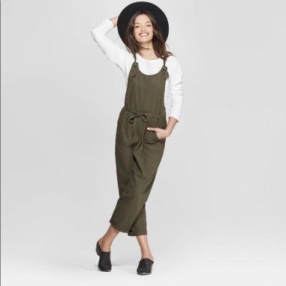Universal Thread Black Jumper